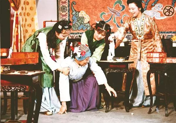 学思知行刘姥姥在贾府真的那么受欢迎么其实众人只是为了逗贾母开心罢