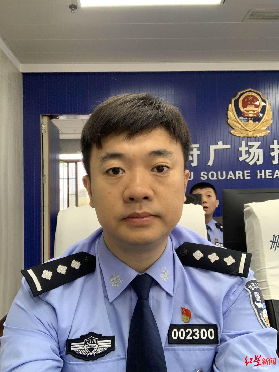 斜杠青年中的杠上花成都网红警察又跨界首次当游戏编剧就获奖