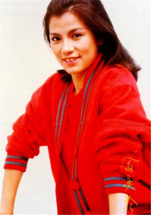 翁美玲的一组旧照做搞怪动作的她尽显古灵精怪