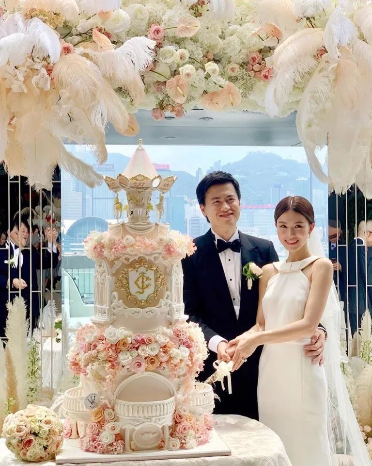 她本和杨颖情同姐妹 曾被黎明一眼相中 如今风光嫁入豪门 注册结婚就选在香港半岛酒店