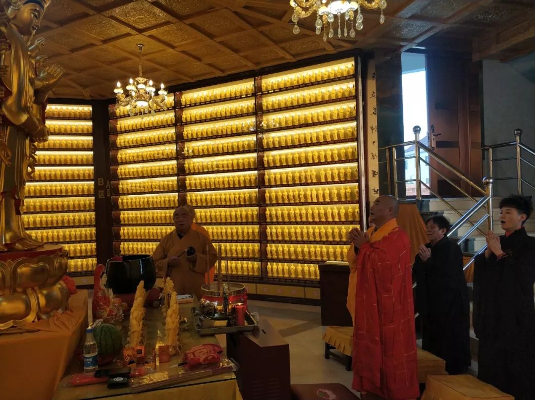 能修法师为寺院殿堂内佛像开光洒净!附视频__凤凰网