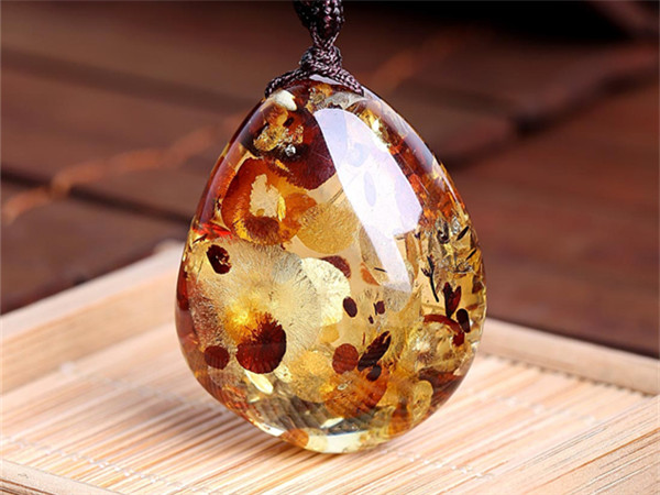 不同颜色的琥珀有不同的功效,哪种更适合你?__凤凰网