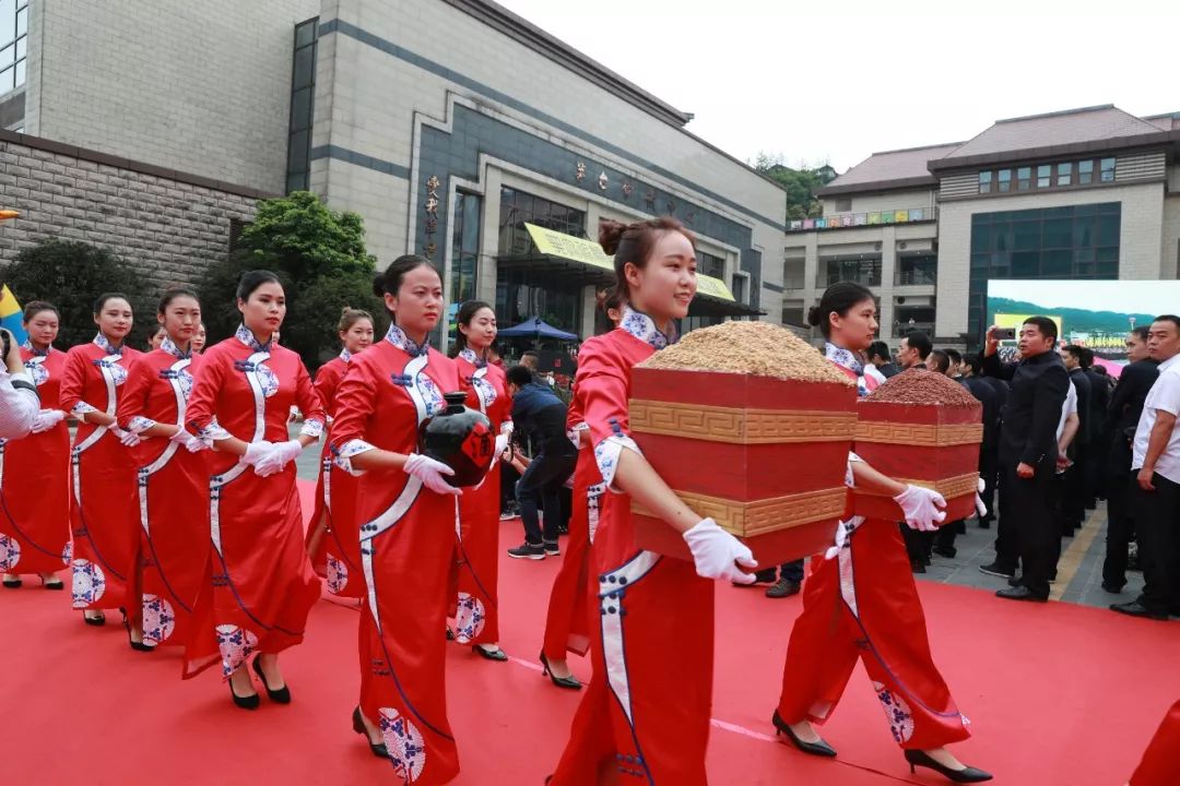 九九重阳,茅台祭酒,16年的坚持有何深意?丨热点