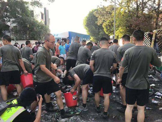 在九龙塘,今日下午约四点半,有解放军驻港部队的官兵身穿便服在九龙塘