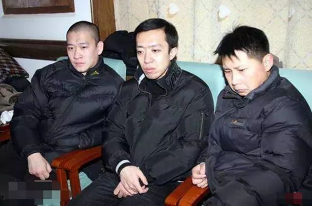 相声演员何沄伟事业跌至谷底,万般无奈开画展,却被质疑不务正业__凤凰