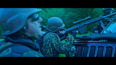 巨大黑球降临,木星碎片撞击,电影中最命苦的地球最幸运的人类