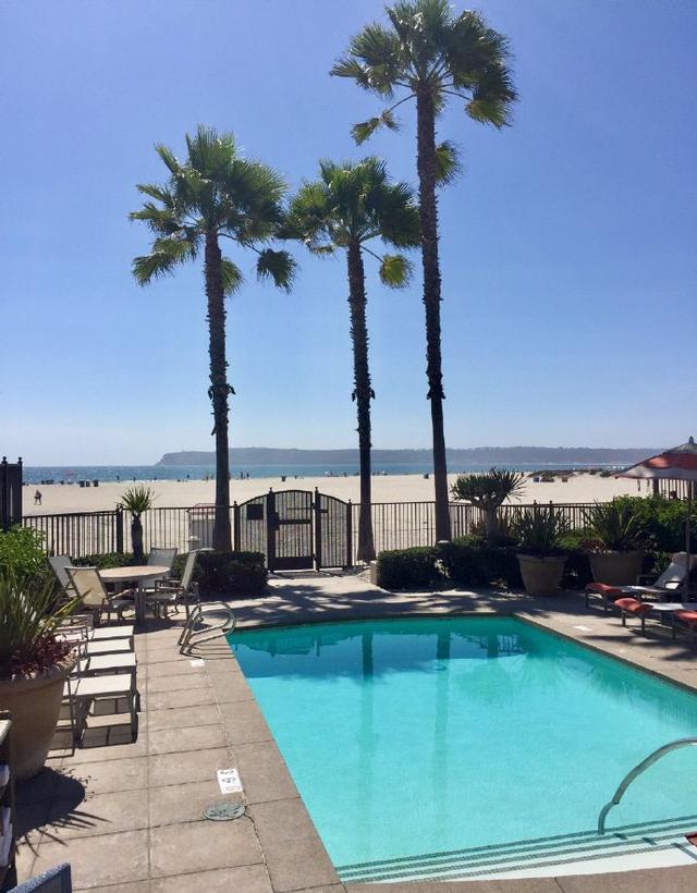 不老男神年近六甲晒自拍皮肤紧致租海边别墅享豪华晚年