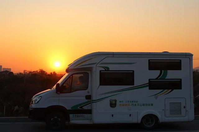 欣新房车,跃然升起的房车龙头企业__凤凰网