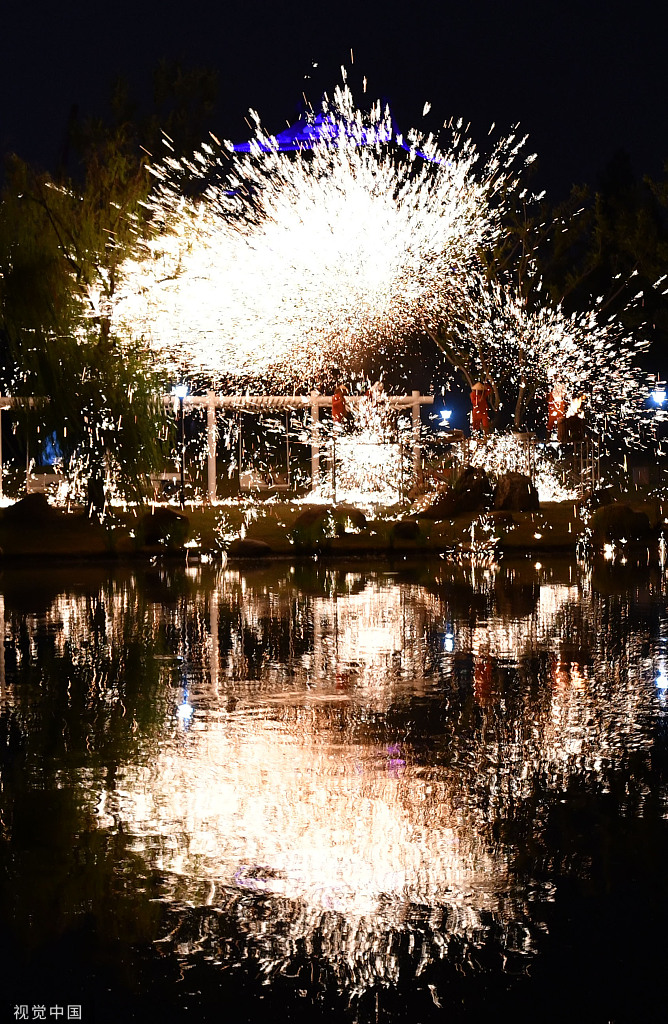 安徽阜阳铁花火雨庆佳节