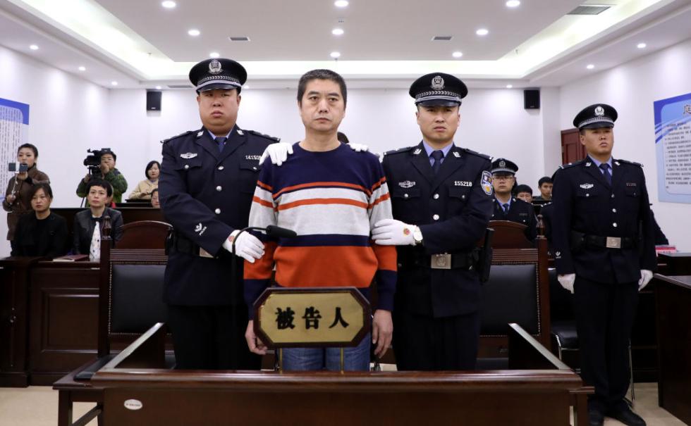 10月24日,由通辽市检察院提起公诉的内蒙古开鲁县梁钧持枪杀人案在