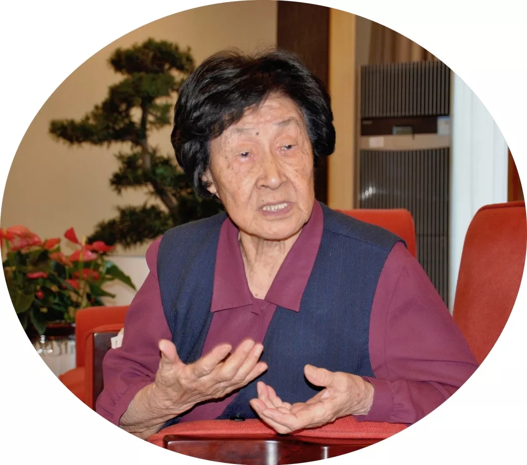 赴京接受国家荣誉称号前人民教育家于漪在候机室谈论的还是教育的魂