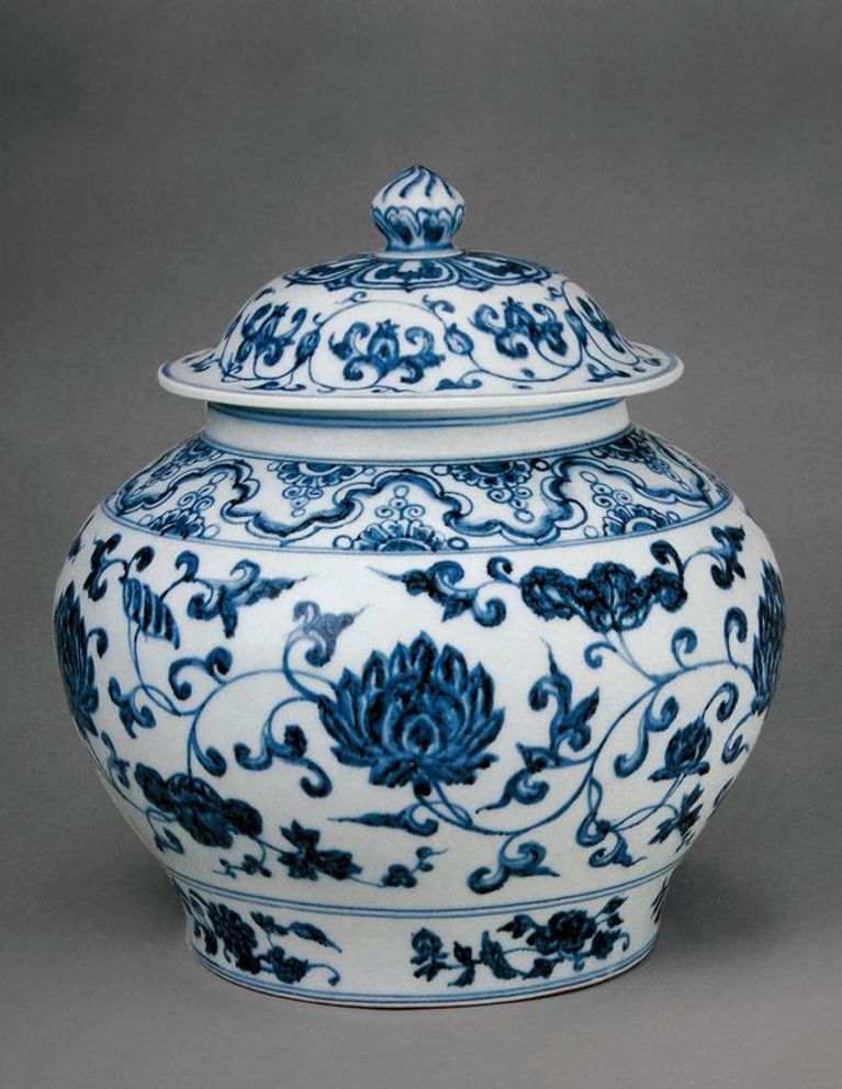 明永乐 青花缠枝莲纹盖罐 故宫博物院藏明代景德镇已成为全国的瓷业