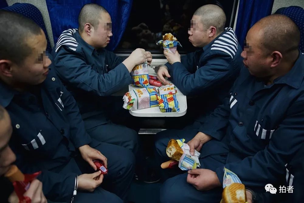 千里押运:绿皮火车上的"移动监狱"