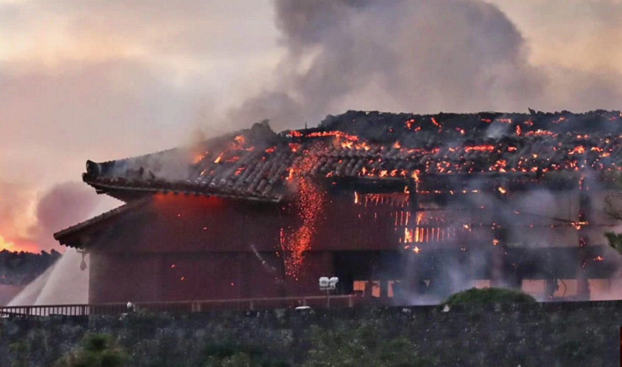 日本世界文化遗产冲绳首里城凌晨突发大火几乎全部损毁