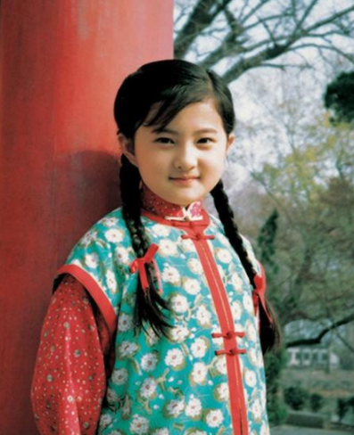 被琼瑶捧红的"国民闺女",撒贝宁曾发誓要娶她,39岁至今未嫁