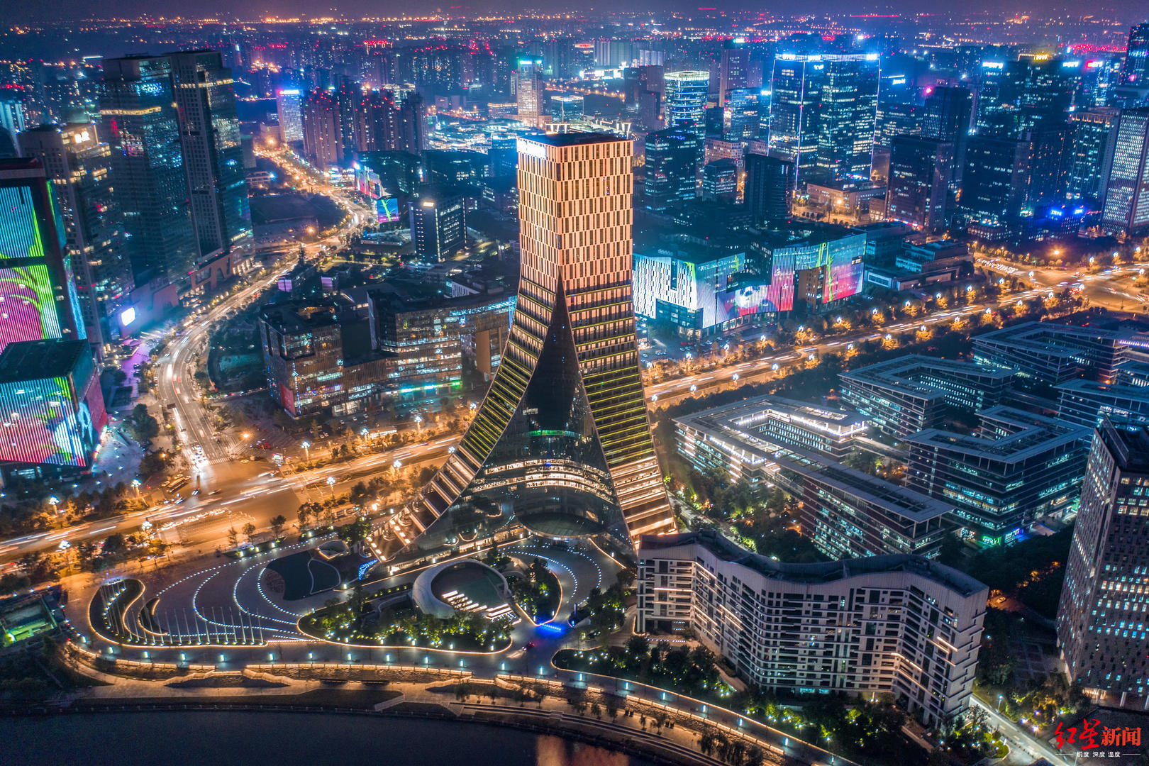 成都90后小伙斩获《国家地理》摄影大奖 没想到竟是无意拍摄的__凤凰网