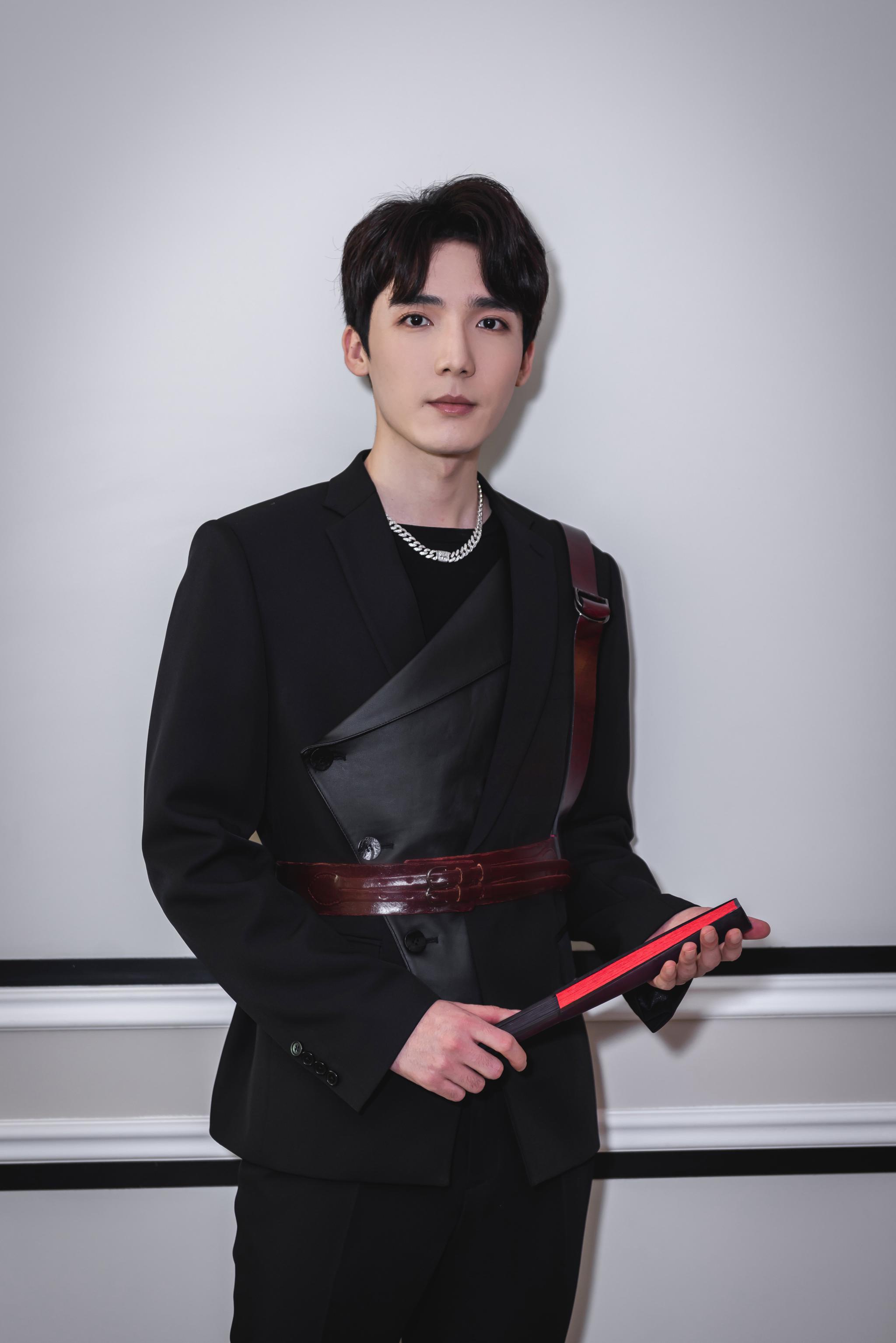 陈情少年团首登音乐盛典扇子舞演绎传神新国风