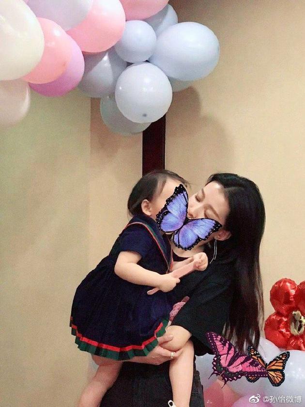 孙怡与董子健分别在微博晒出女儿照片为其庆生,孙怡更是发文表示:"我
