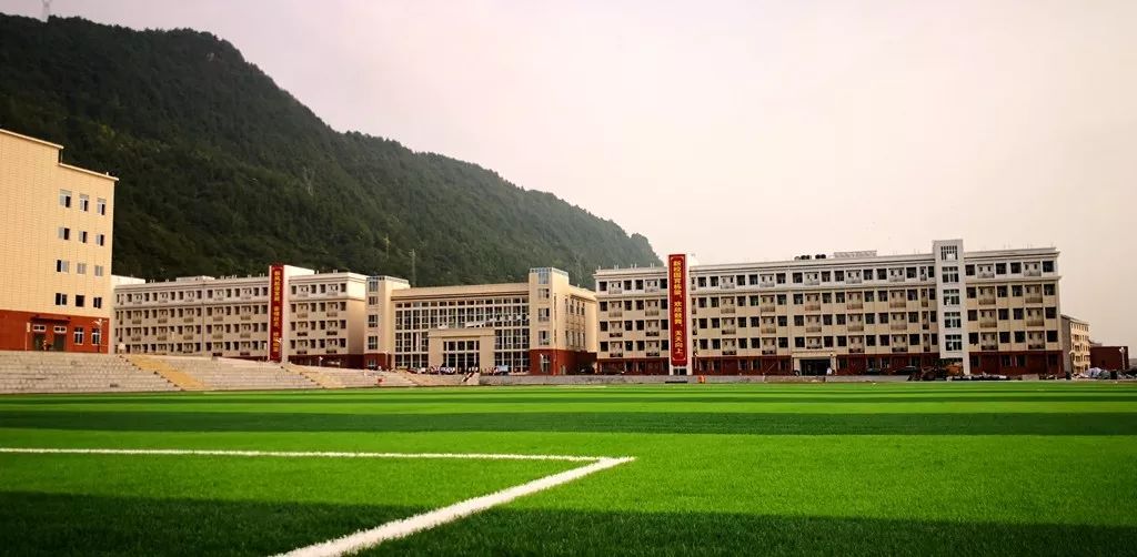 凤起中学初印象,一所全新的精品公办中学悄然上线运行