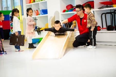 金色雨林提醒家长:孩子感统失调不容忽视,6岁之前是最佳发展时期