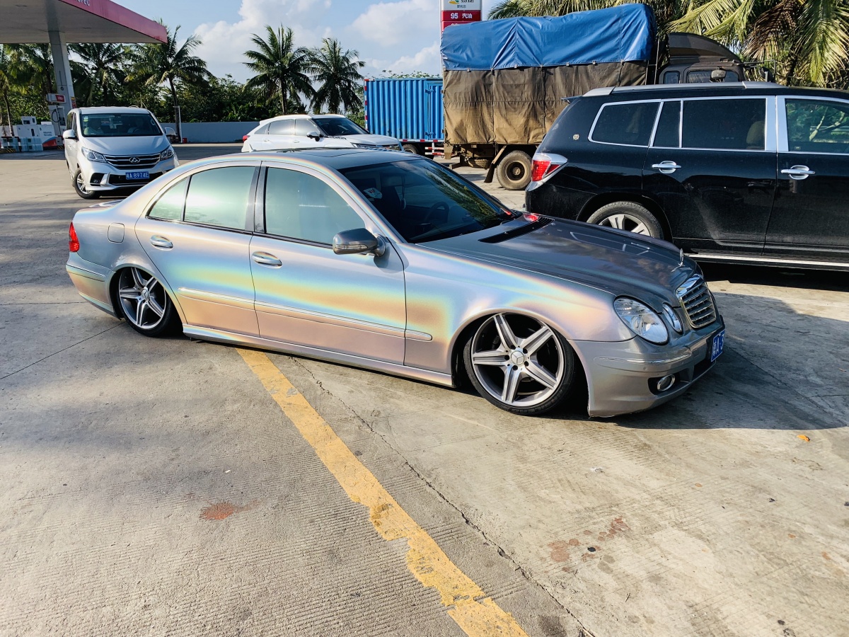 经典四眼奔驰w211姿态改装气动团伙诠释玩车态度