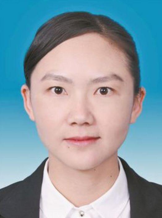 其中,"80后"彝族女干部吴春花,现任红河州卫生健康委员会主任,拟提名