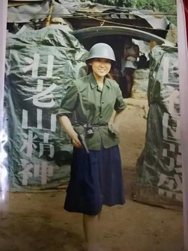 赵慧在战火硝烟中救死扶伤