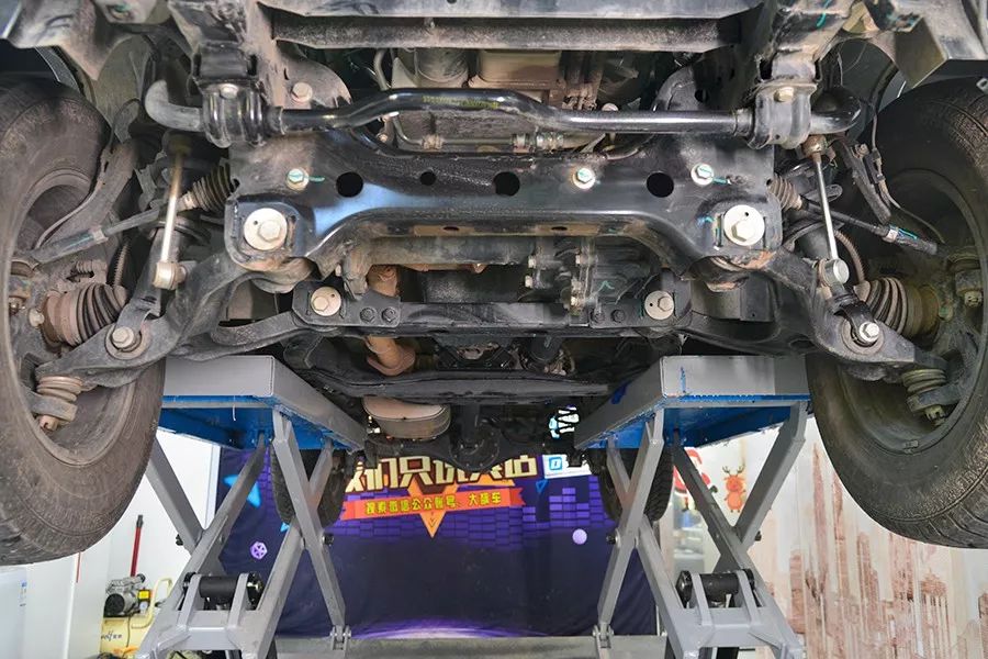 今天就跟大家一起聊聊这辆车的底盘情况.