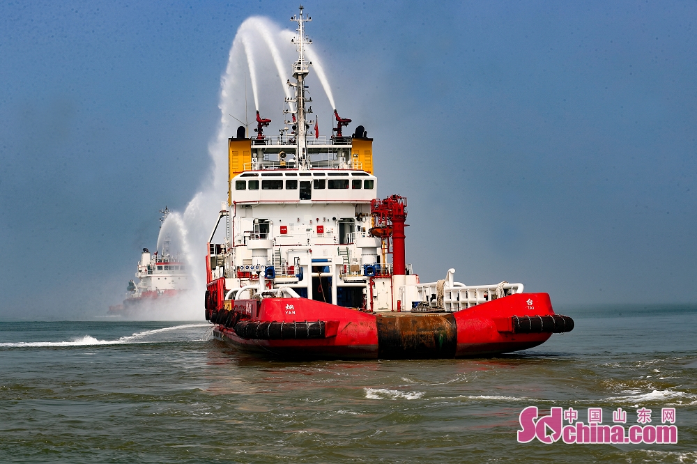 东营胜利油田开展海上消防和溢油应急演练