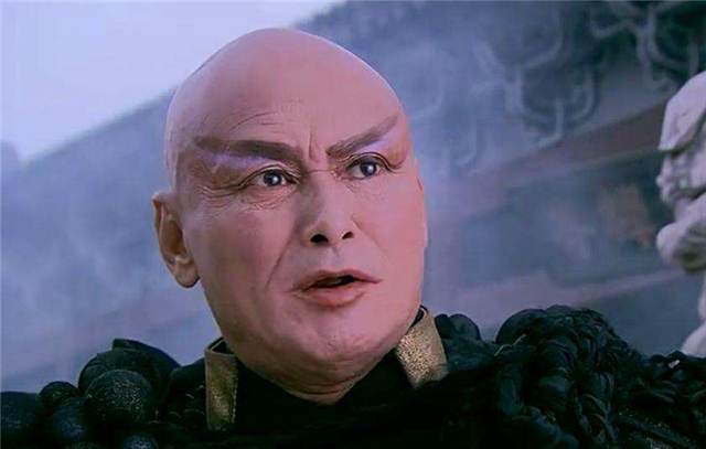 香港2位老戏骨同年同月同日出生,《倚天屠龙记》中曾演一对师徒