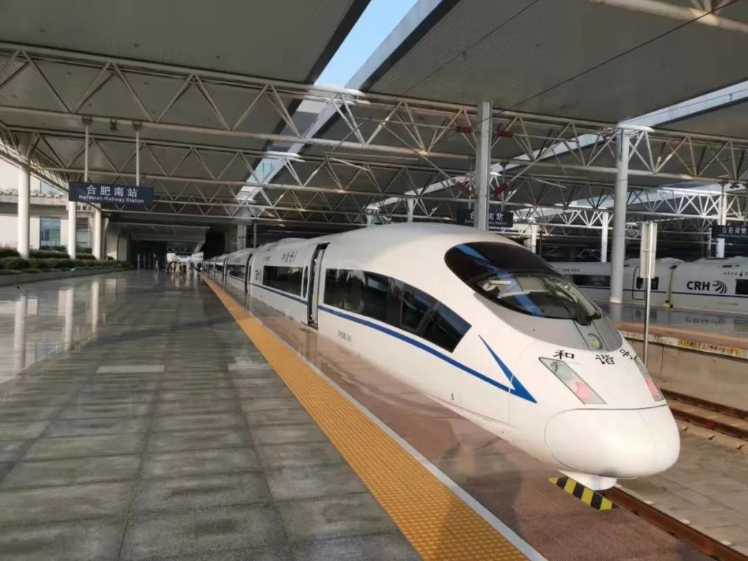 经过淮南实拍商合杭高铁北段试运行