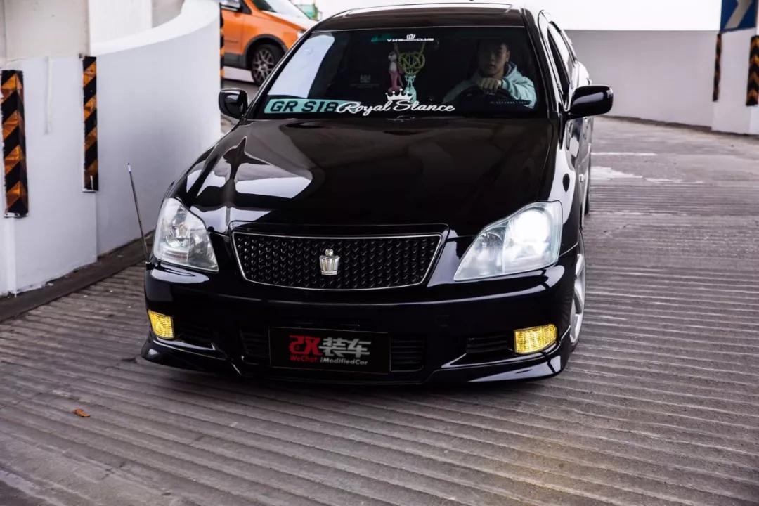 改完还原几经周折,丰田12代皇冠帅气vip姿态归来!