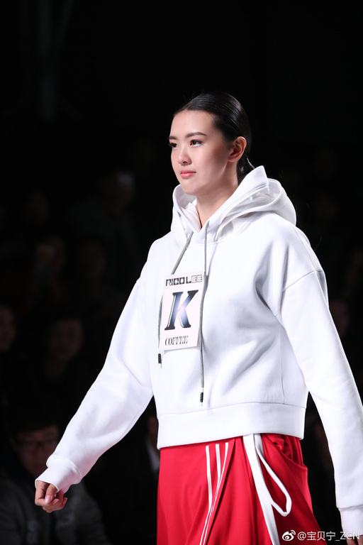 她就是超高颜值的女排运动员王雪婷.