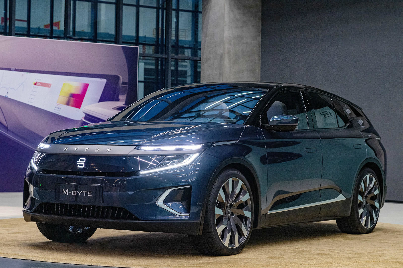 拜腾m-byte国内首次开箱 48寸超级大屏怎么样?