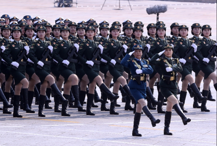 領隊是二位女將軍程曉健少將,唐冰少將.