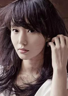 13岁的演员李甄是韩国知名童星,年纪虽小但曾经凭借在影片《素媛》中