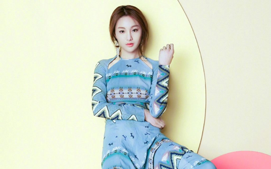 郑爽,本名非常有诗意叫郑意涵.