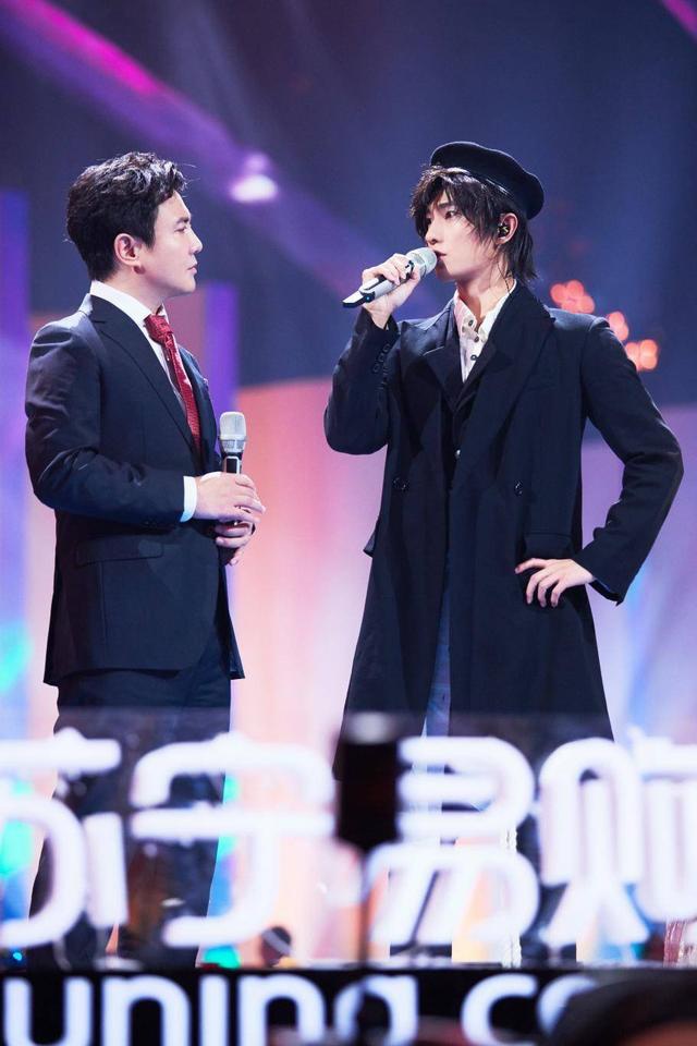 杨洋沈腾同时为苏宁站台 沈腾呼吁观众:上网上gai上苏宁