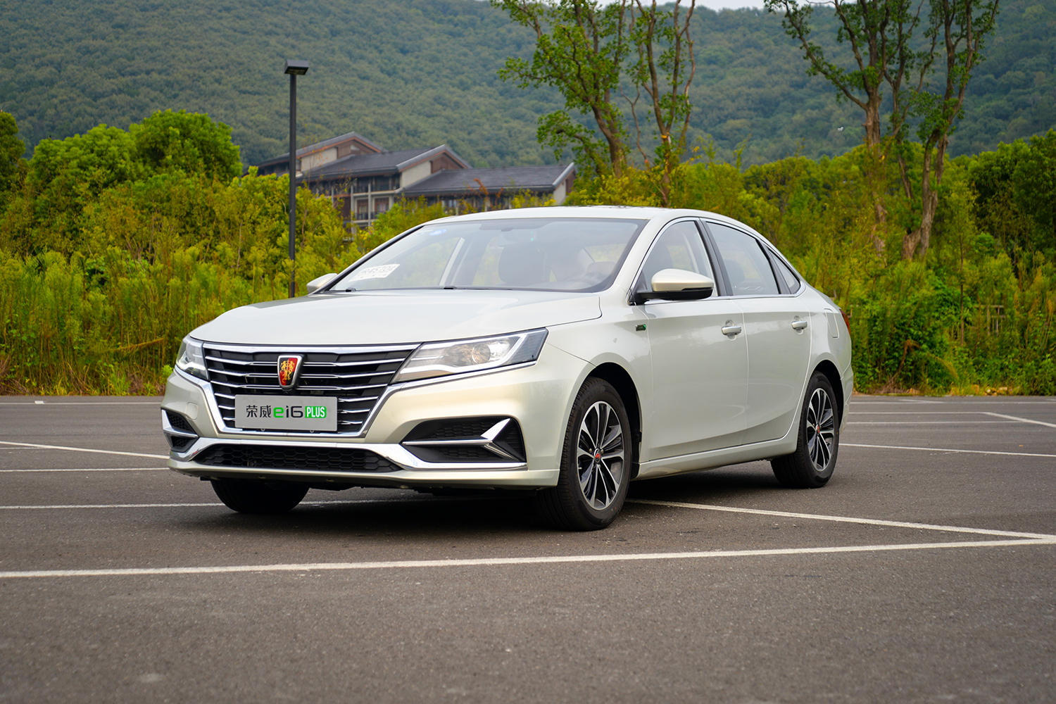 作为改款车型,2019款荣威ei6 plus最大升级来自其动力系统.