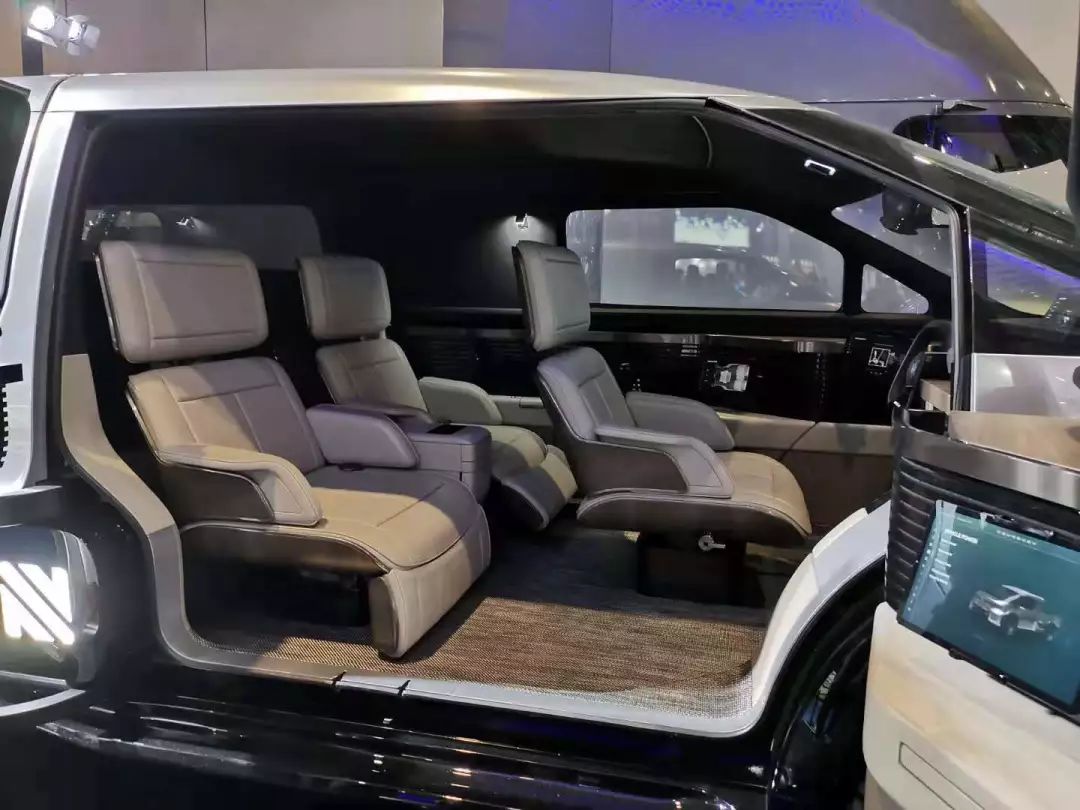 牛仁电动汽车(neuron ev) t-one电动多功能车和torq电动多功能半