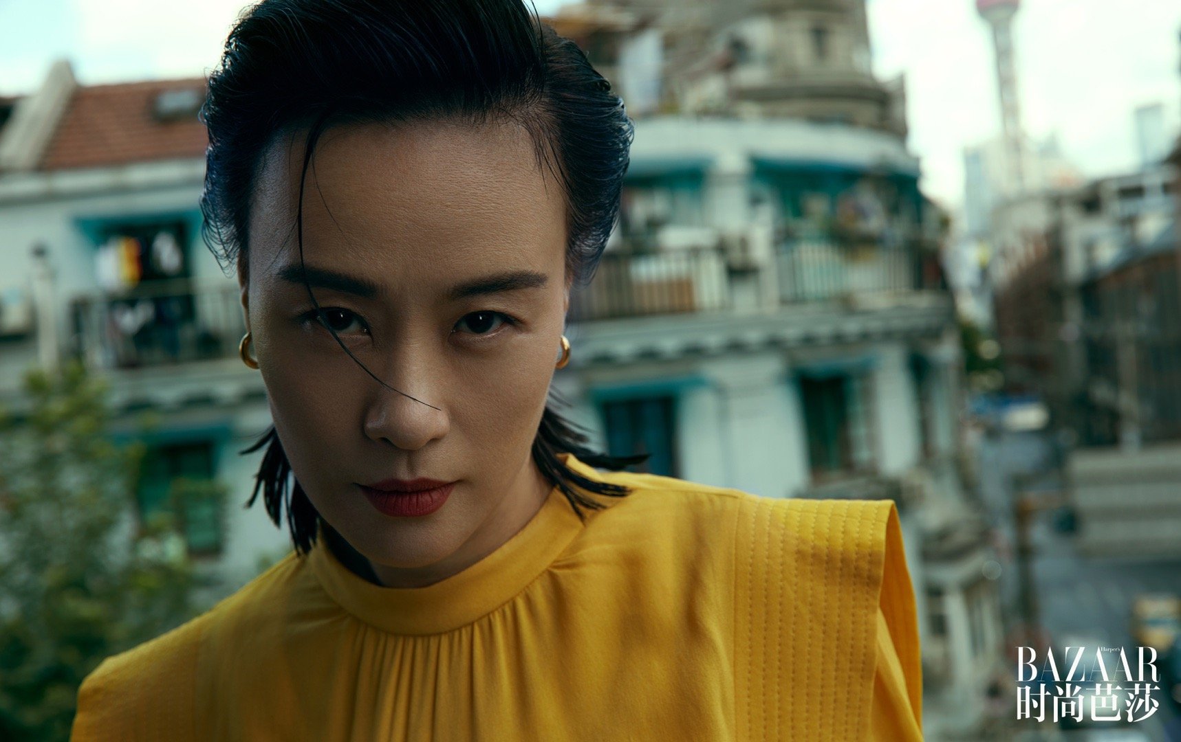 53岁邬君梅近照曝光,打扮大气眼神犀利,气质真是一级棒 __凤凰网