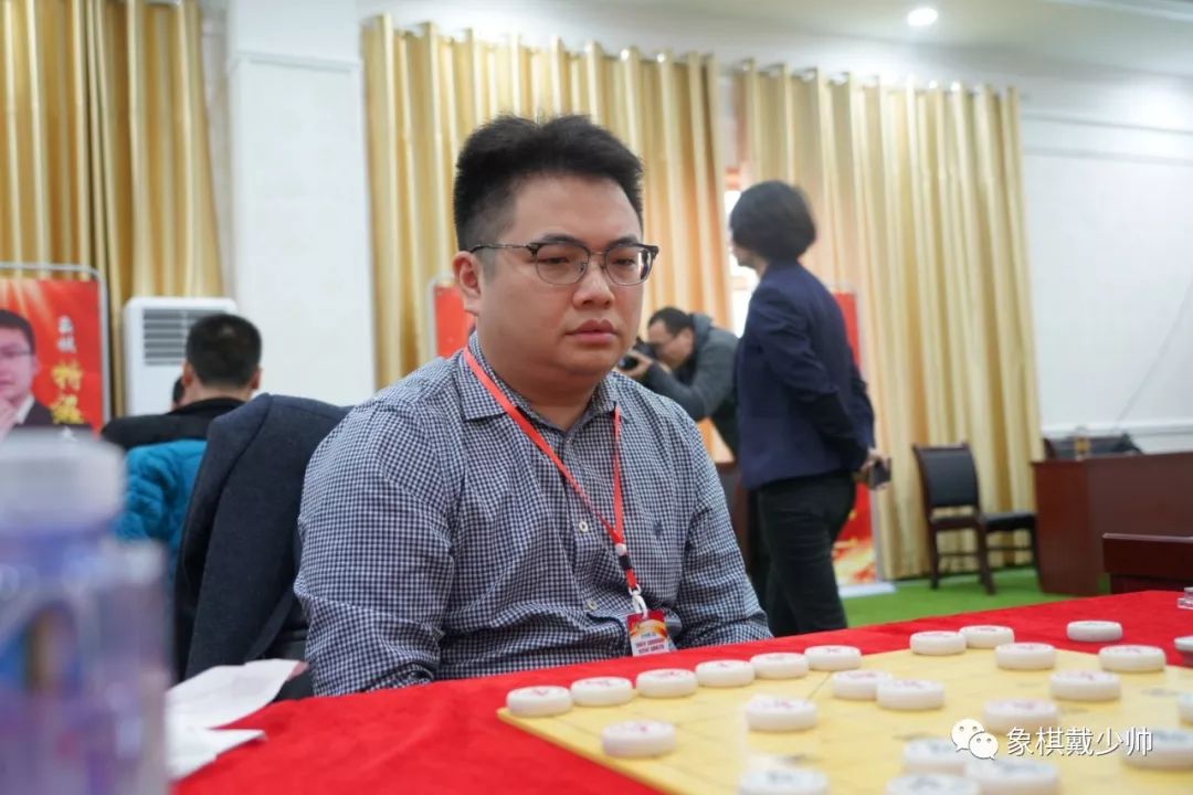 中央频道讲棋的刘君与陕西省钟林棋院院长牛钟林两位老师做客演播室