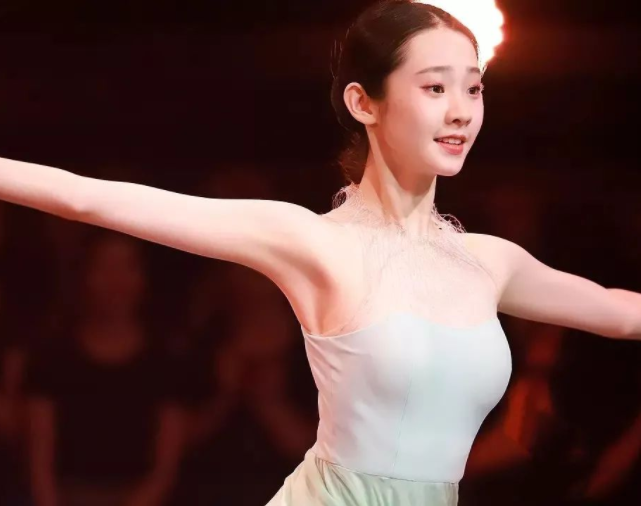 舞蹈风暴101女团张艺凡清纯敖定雯温婉郝若琦太飒了