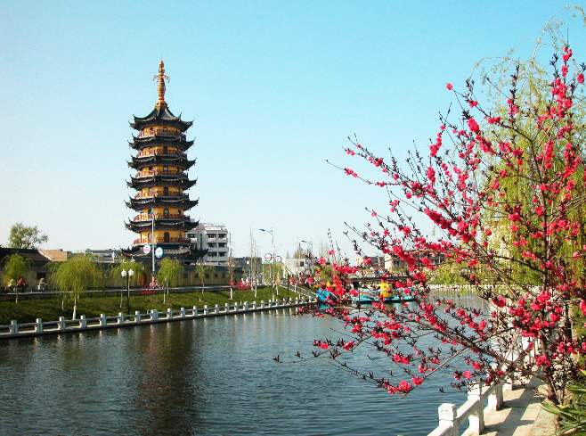 全国独一无二的千年古城外圆内方布局两条护城河如项链般环绕