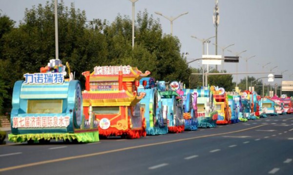 花車巡遊線路來了第七屆濟南國際泉水節花車巡遊今日亮相