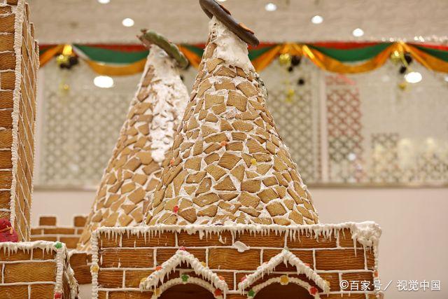 陕西西安:两吨食材造出5米高"姜饼城堡",12位烘焙师耗时一月