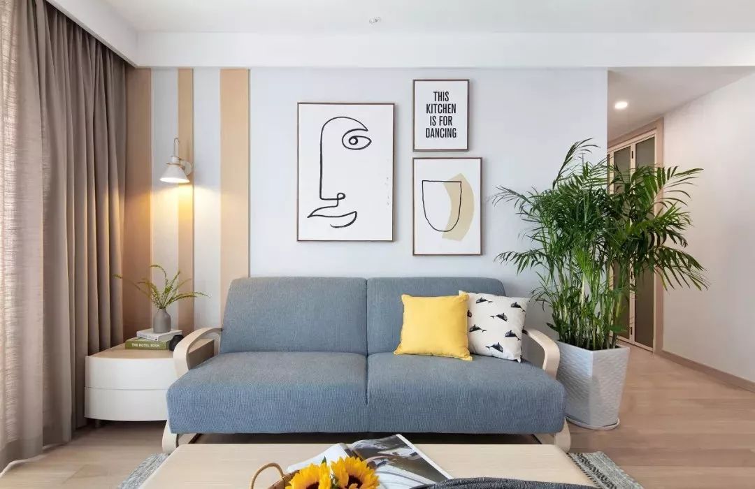 家里客厅面积中等的可以尝试l型沙发,通过灵活组合沙发的形式,充分
