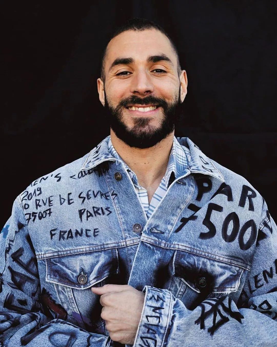 皇马球星本泽马登阿拉伯vogue封面我可以