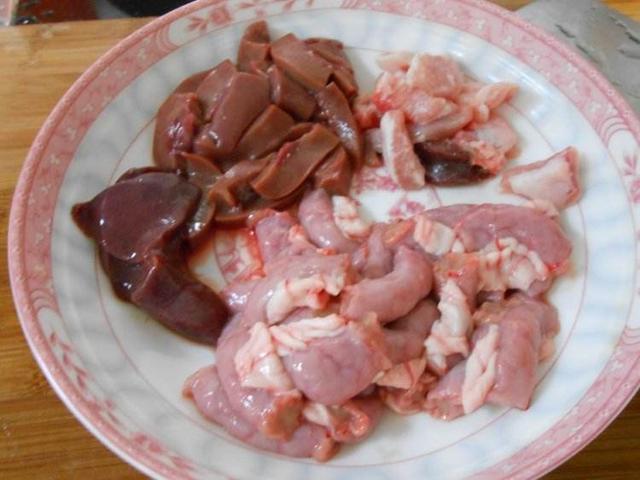 中老年人当"宝"的几种"猪内脏,胆固醇含量极高,忌多食!