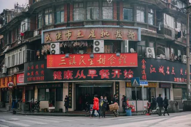 "食神"蔡澜曾在微博写道:"处处的早餐文化,因生活优裕而消失之中,武汉